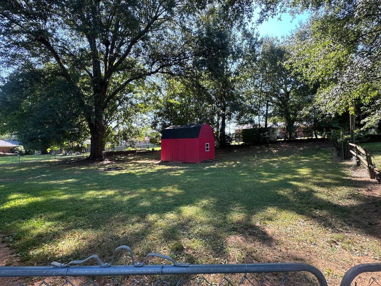 104 Kenwood Dr - Photo 2 of 35