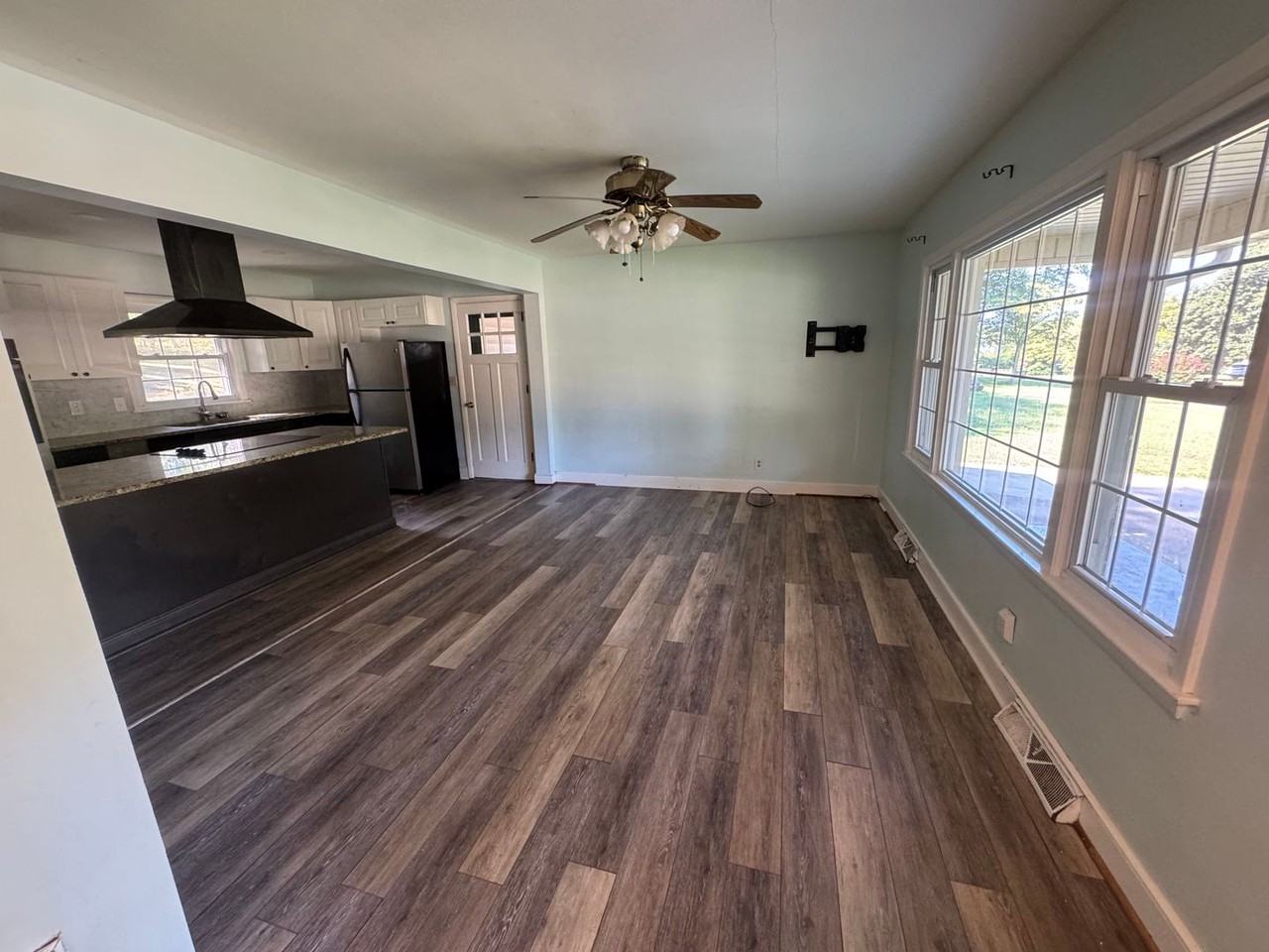 104 Kenwood Dr - Photo 4 of 35