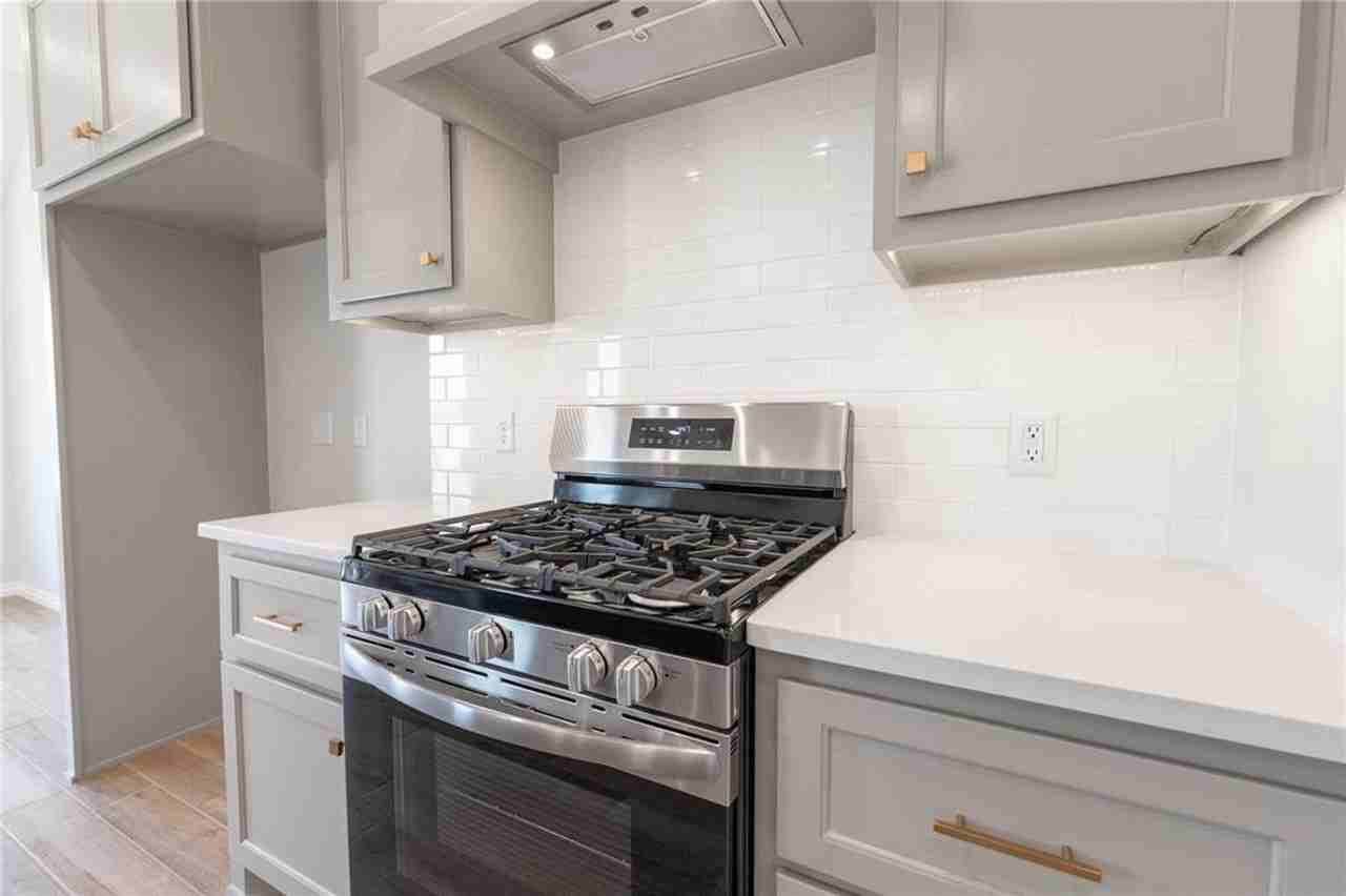 13028 Ne 9th St - Photo 6 of 27