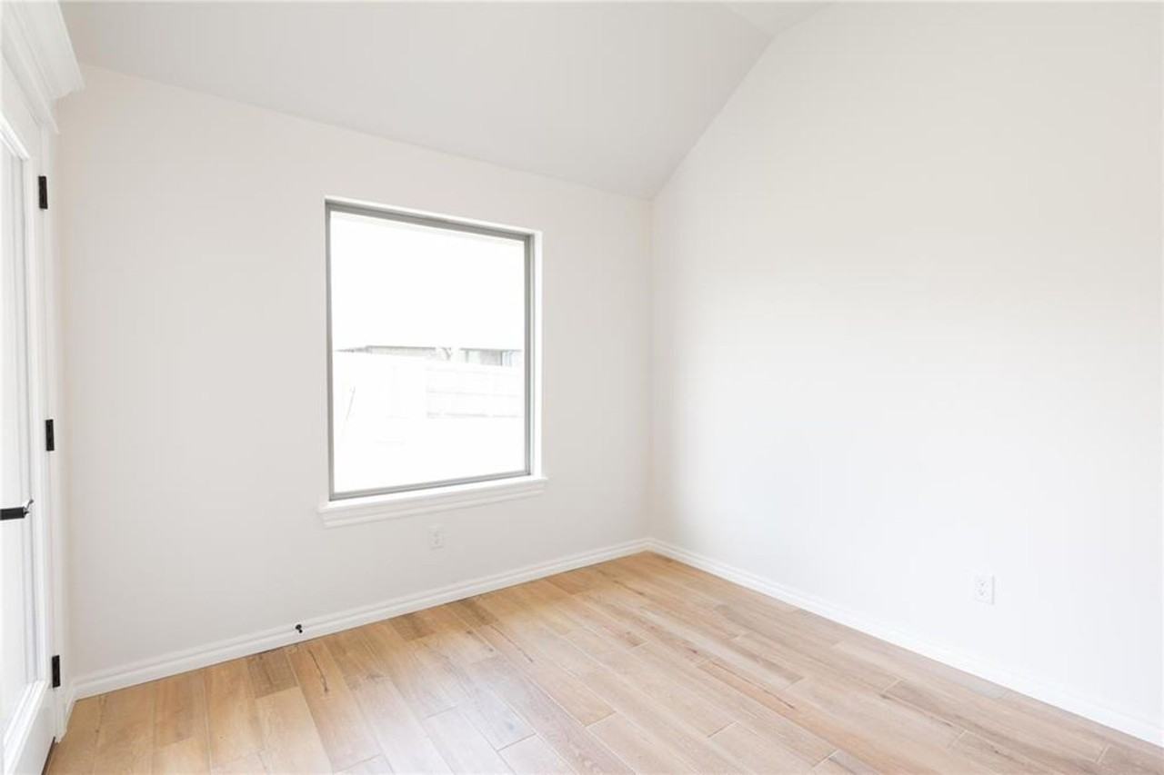 13033 Ne 8th St - Photo 5 of 21