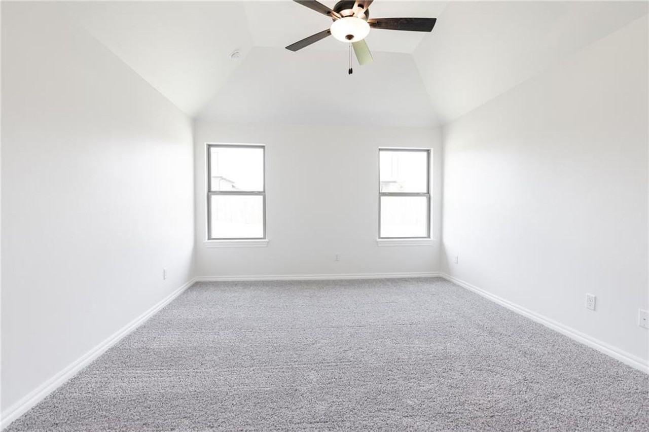 13033 Ne 8th St - Photo 6 of 21