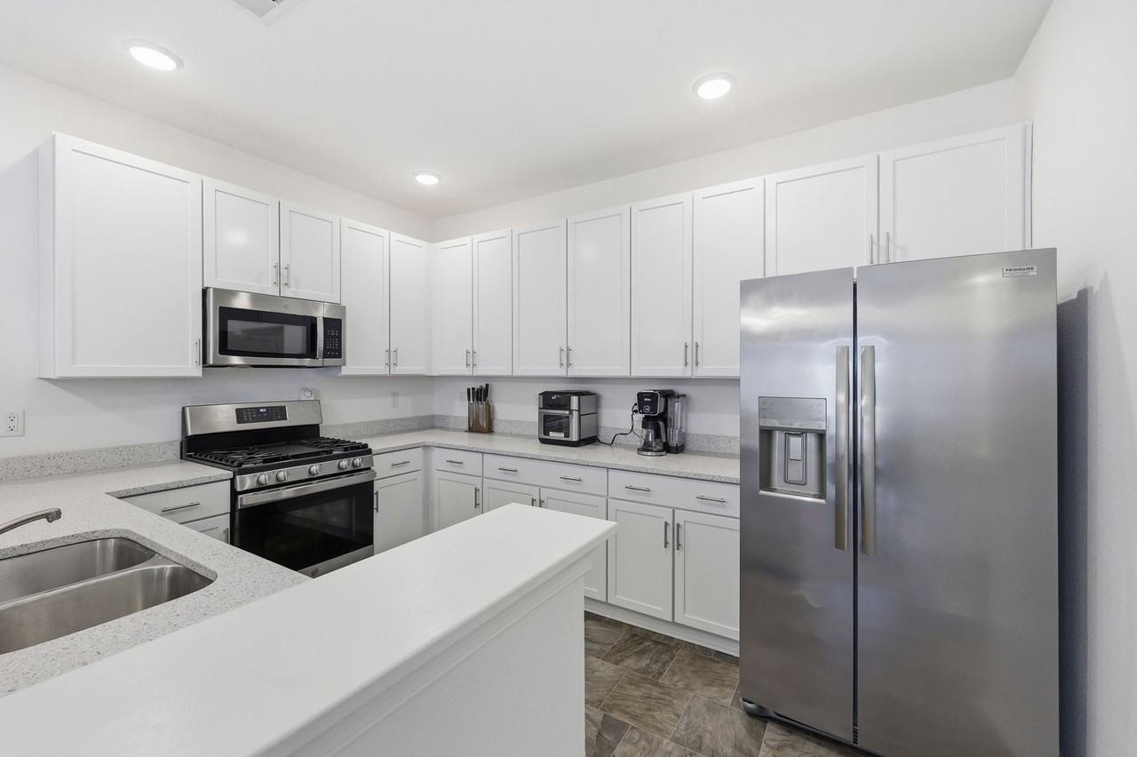 5112 Cora Anne Ln - Photo 7 of 31