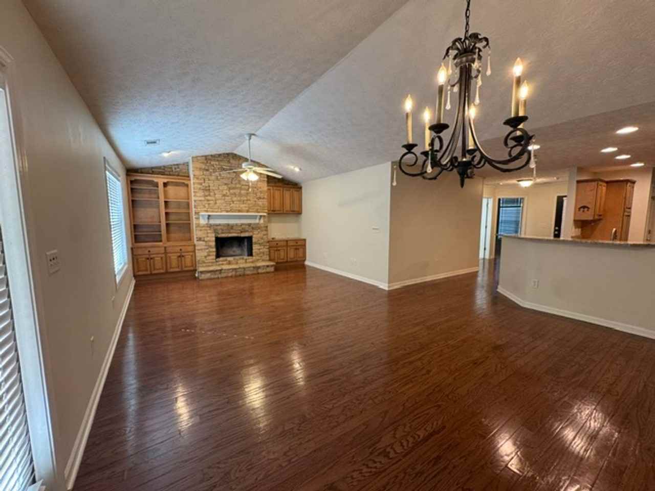 401 Creekside Dr - Photo 4 of 13