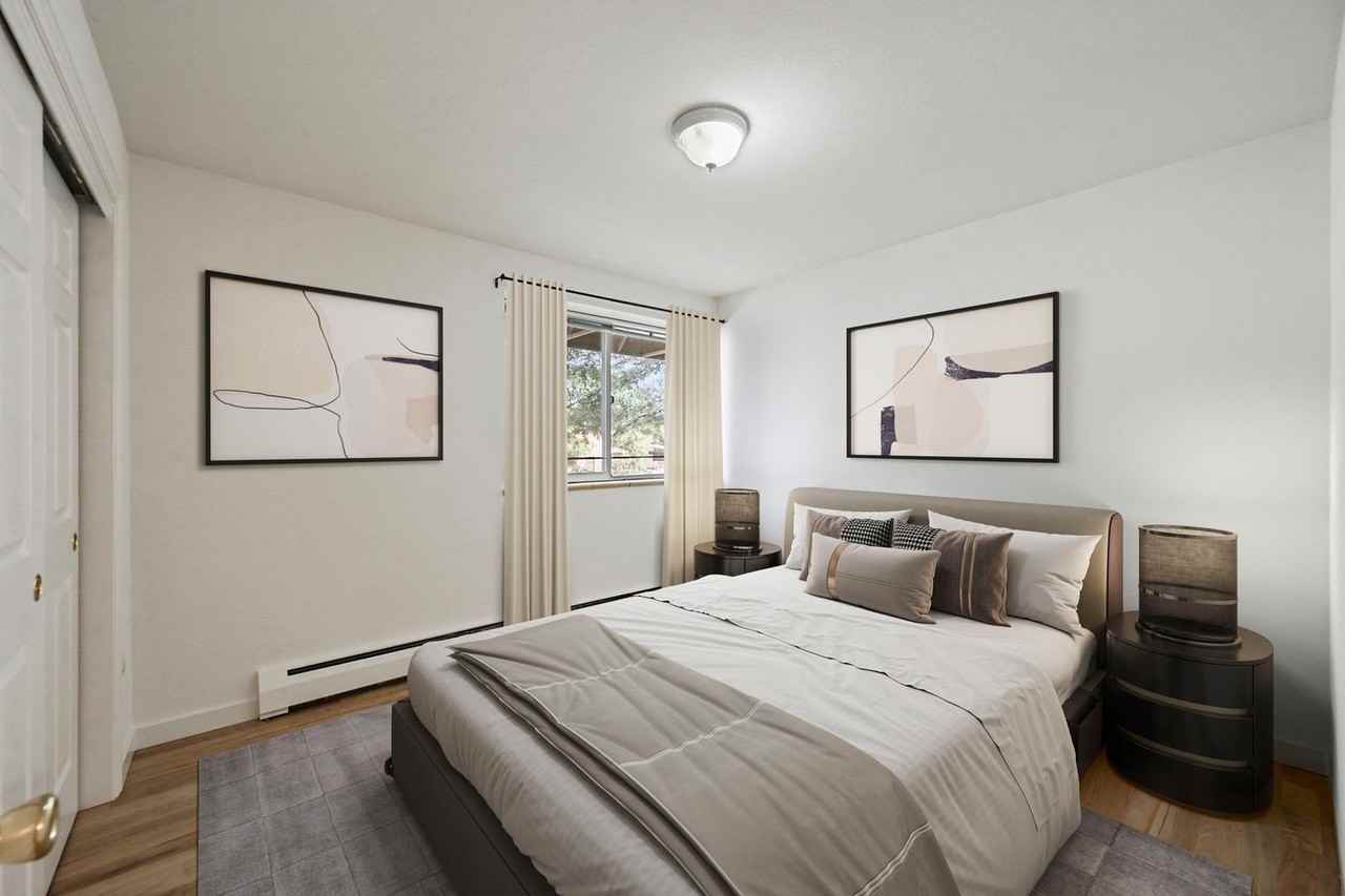 909 S Pearl St - Photo 3 of 30