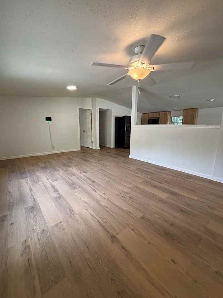 305 Cascade Dr - Photo 3 of 15