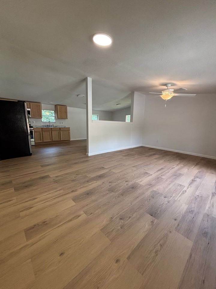 305 Cascade Dr - Photo 5 of 15