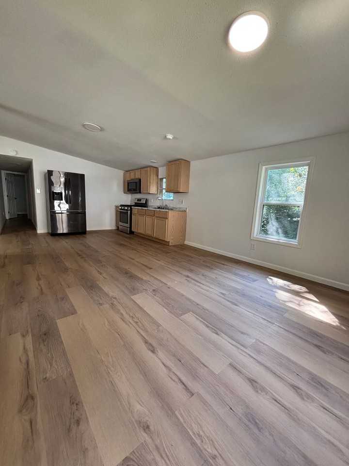 305 Cascade Dr - Photo 6 of 15