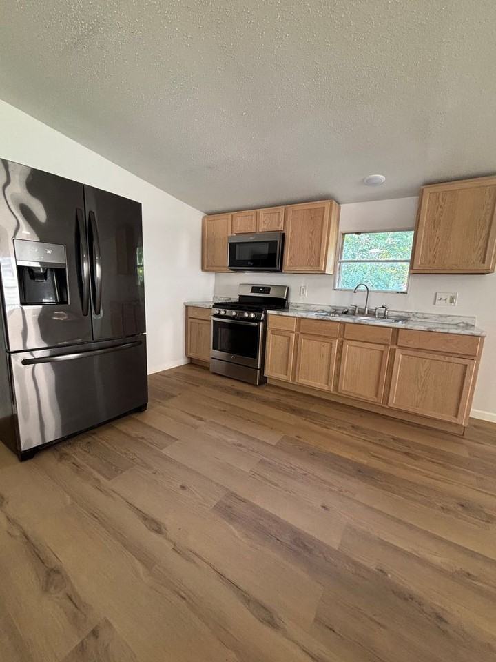 305 Cascade Dr - Photo 7 of 15