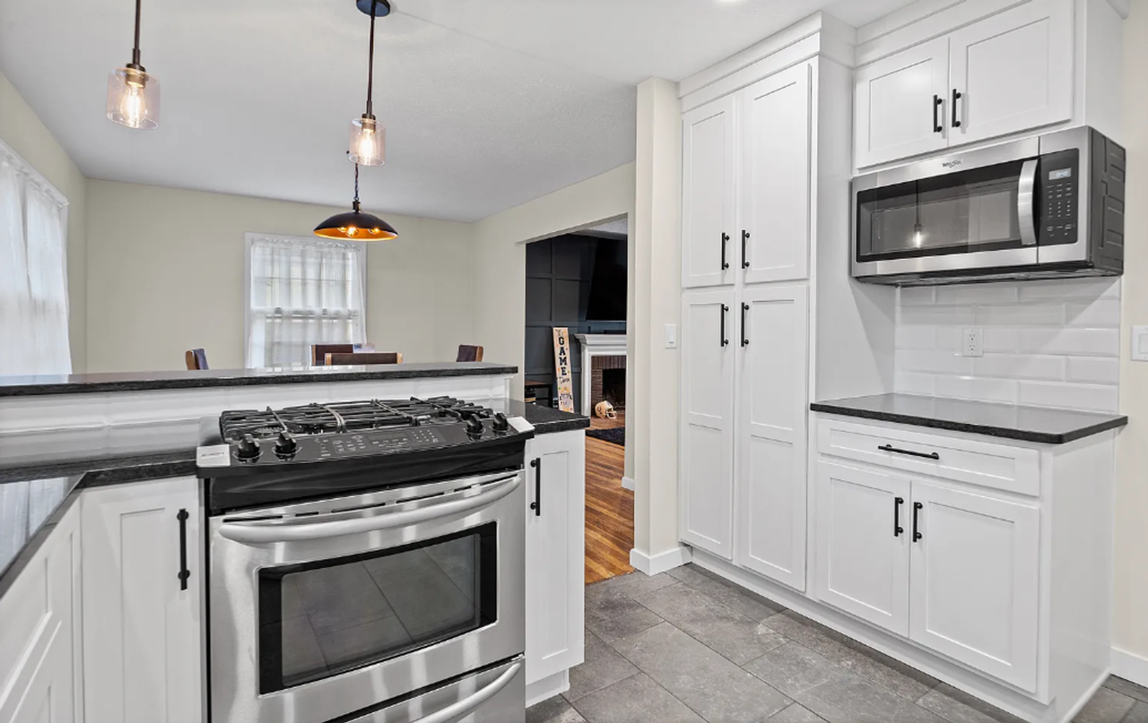 204 Chippewa St - Photo 4 of 23