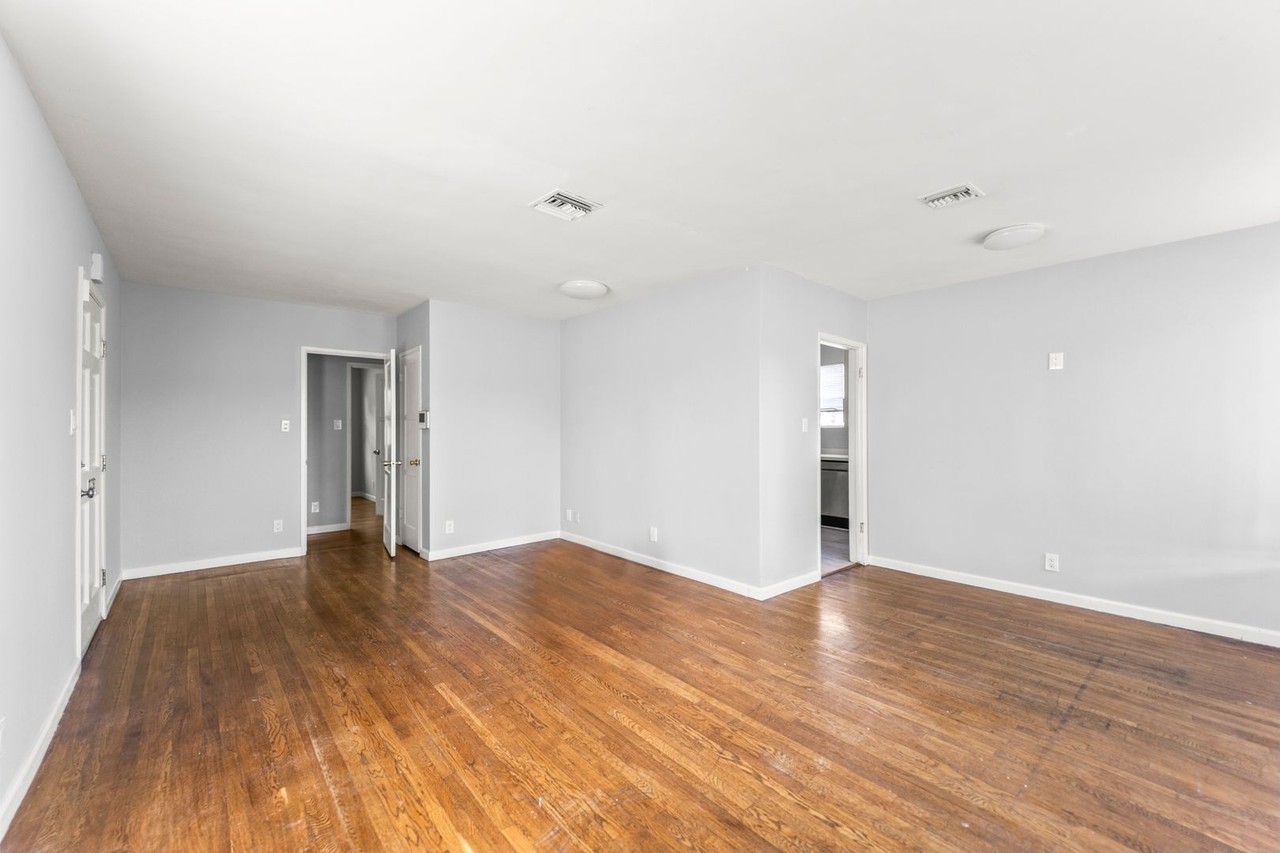 8102 Norwich Ave - Photo 5 of 23