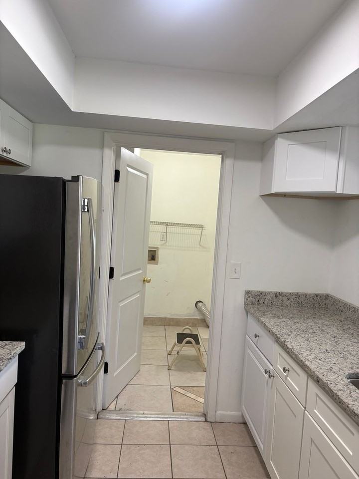 919 Cape Coral Pkwy W - Photo 4 of 23