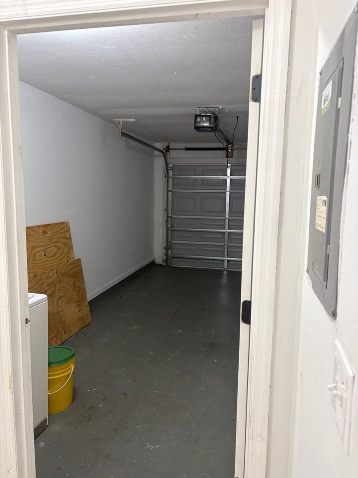 919 Cape Coral Pkwy W - Photo 2 of 23