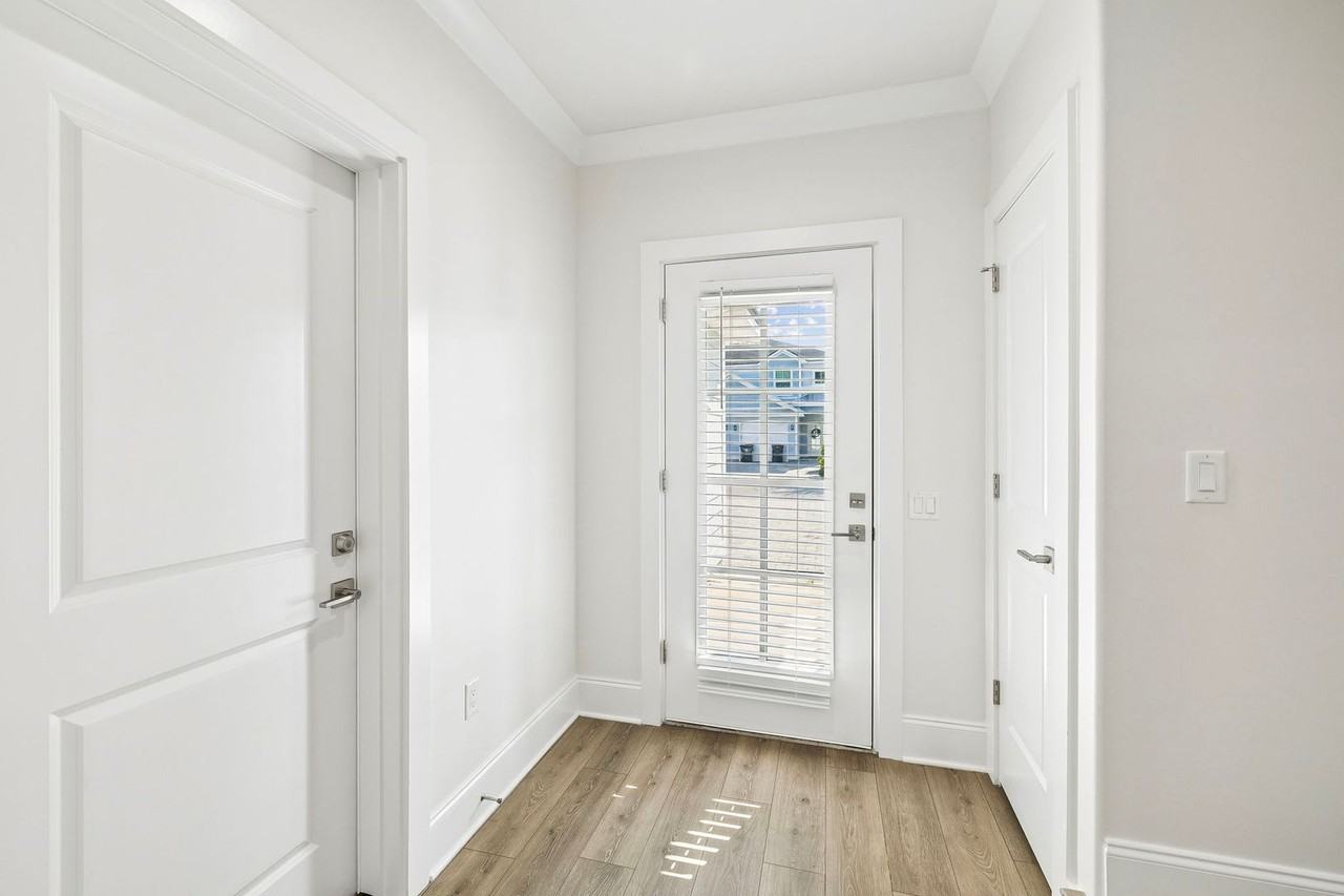 16 Golden Bell Ct - Photo 4 of 42