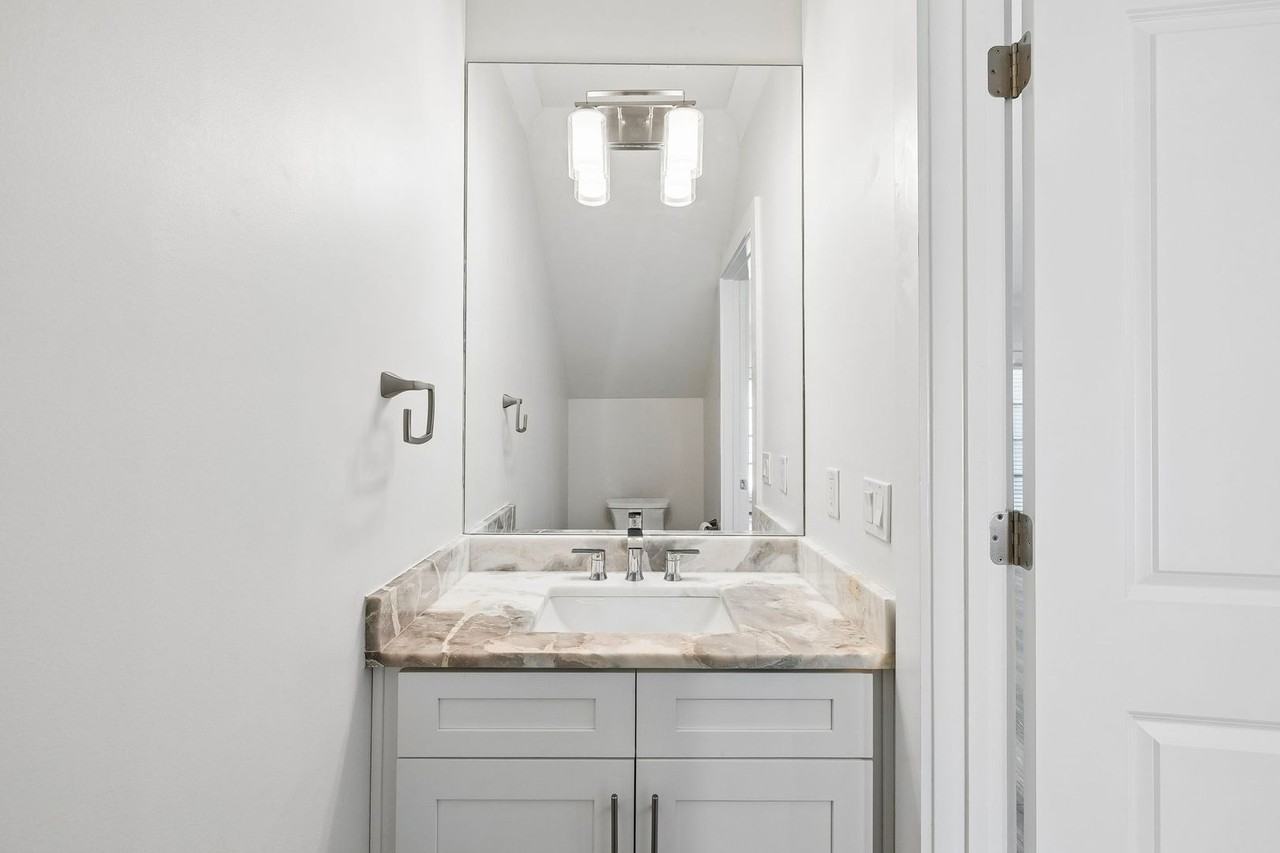 16 Golden Bell Ct - Photo 5 of 42