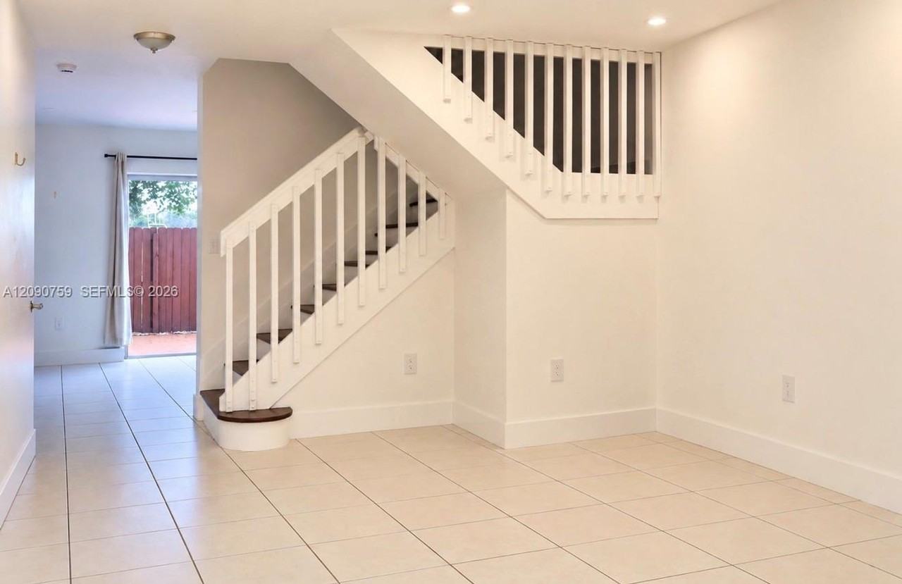 5921 Sw 162nd Ct - Photo 4 of 18