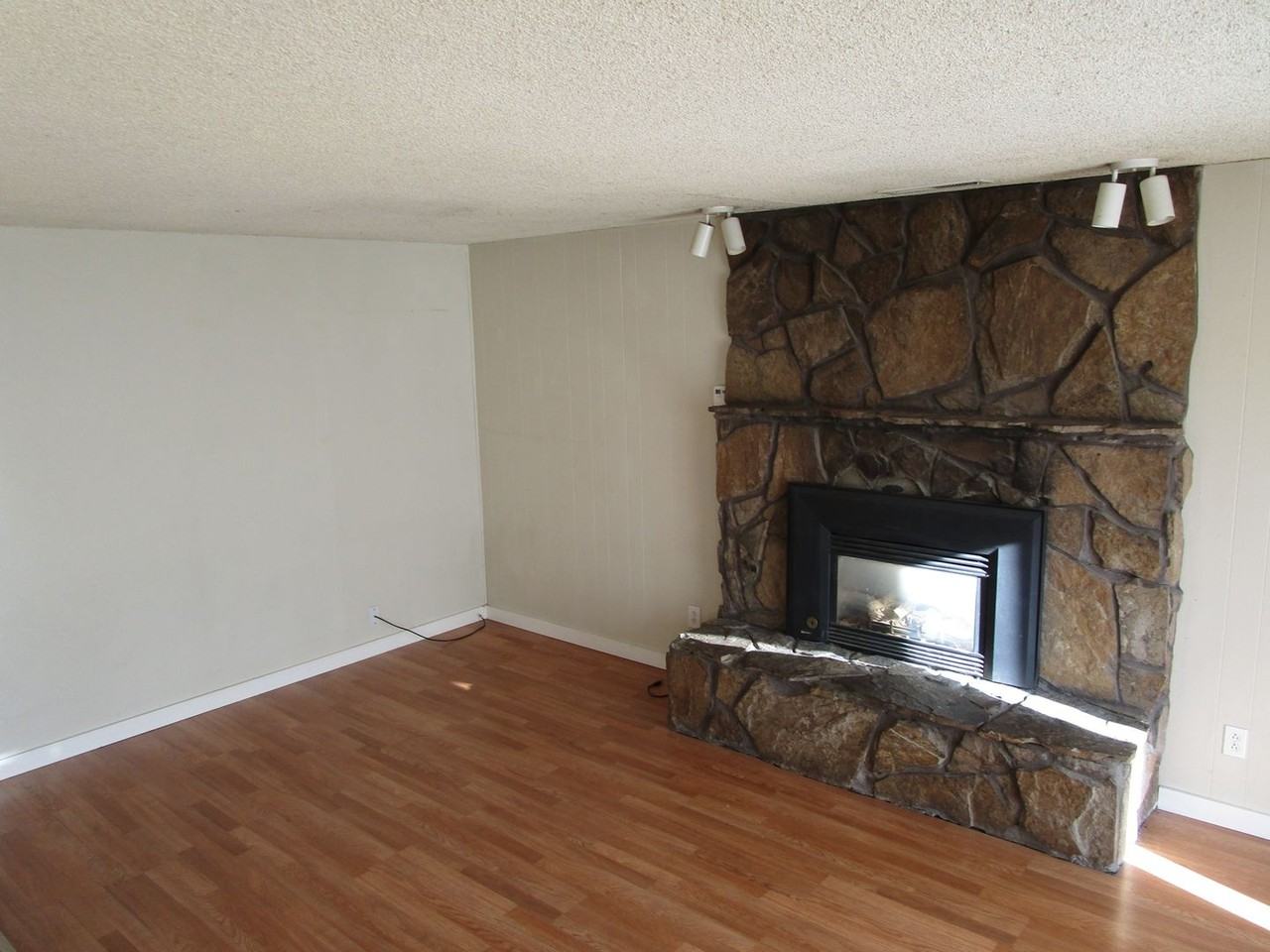 207 Sw Ewen St - Photo 3 of 14
