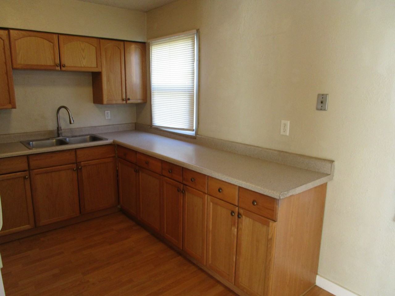 207 Sw Ewen St - Photo 6 of 14
