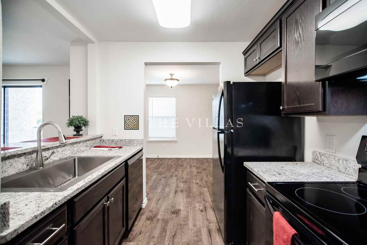 325 Costa Del Oro St - Photo 4 of 11