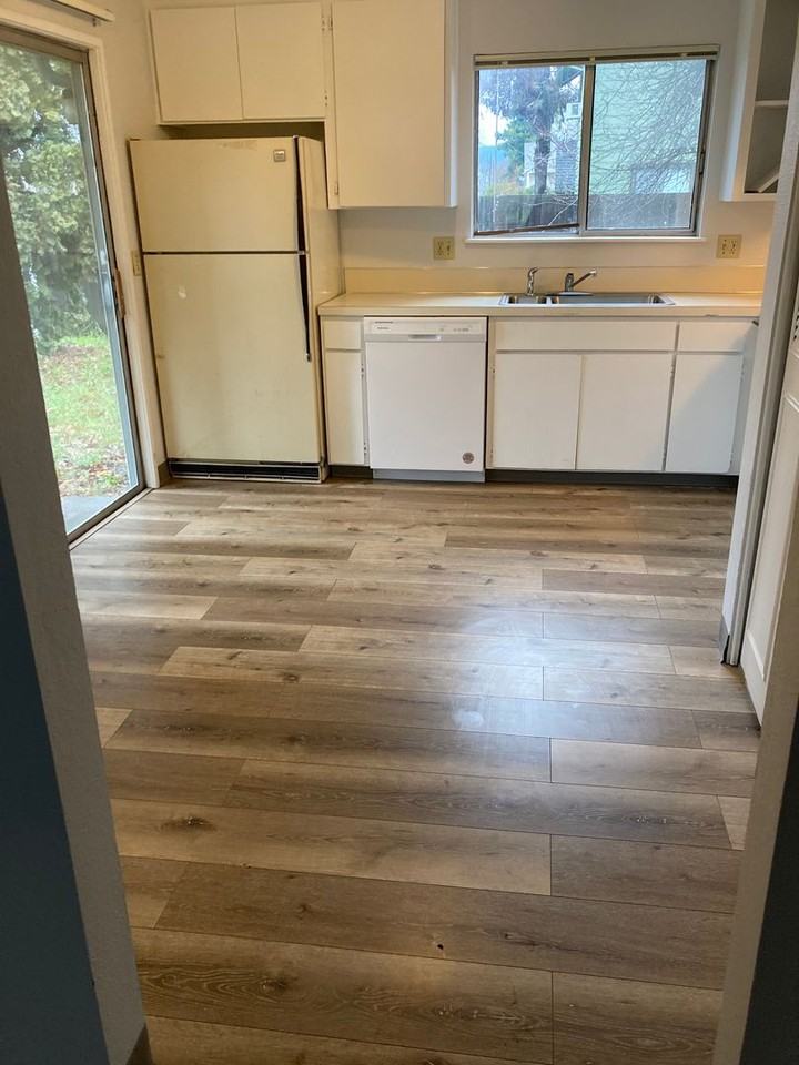3210 S E Ct - Photo 4 of 10