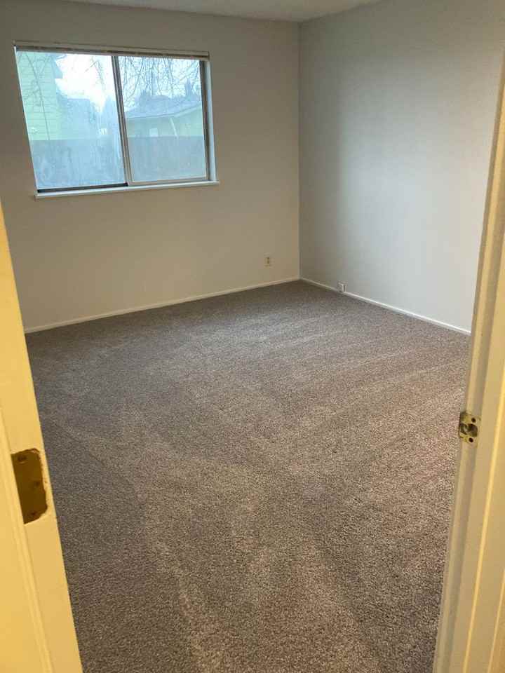 3210 S E Ct - Photo 6 of 10