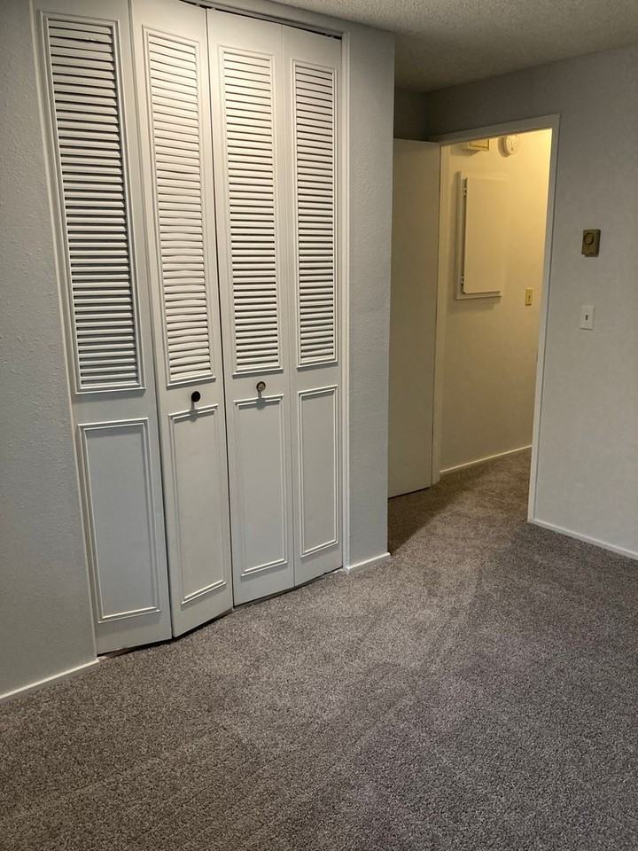 3210 S E Ct - Photo 7 of 10