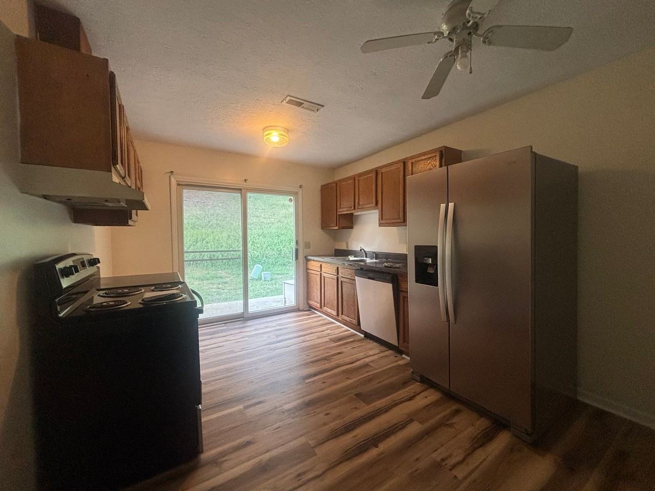 105 Lovely Mount Dr Apt C - Photo 3 of 6