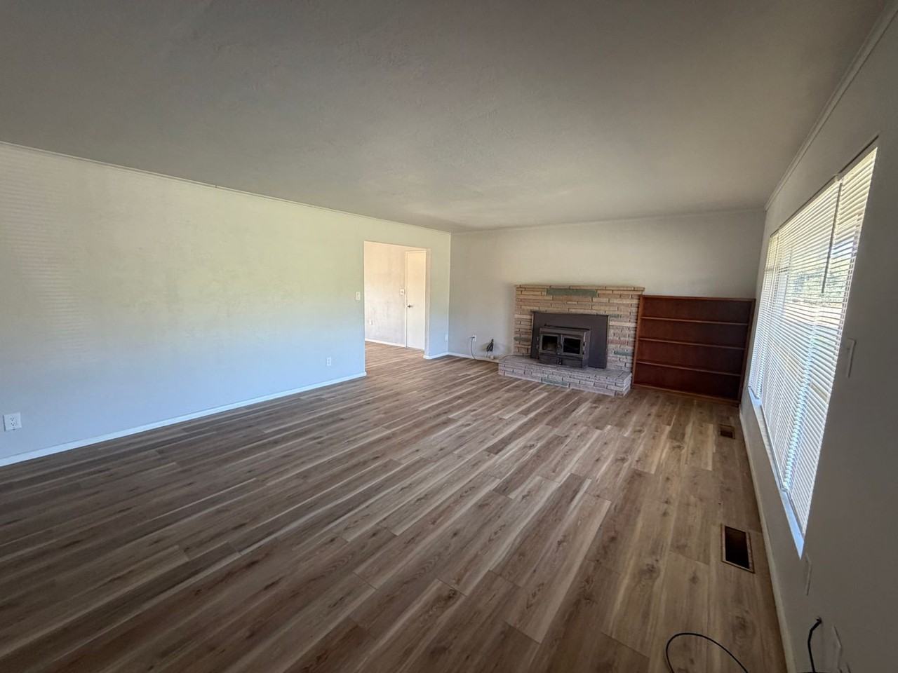 3390 Elmer Ave - Photo 3 of 10