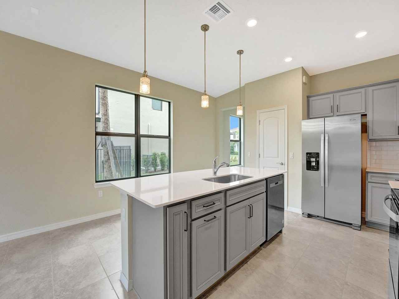 4825 Chantilly Rd - Photo 6 of 23