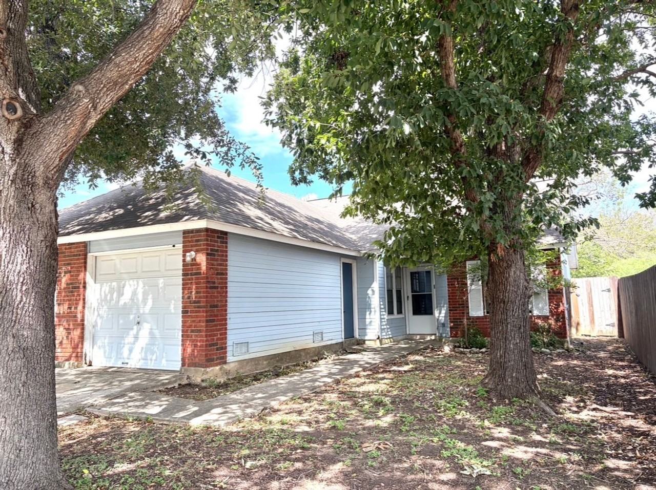 9221 Shadow Crest Dr - Photo 2 of 17