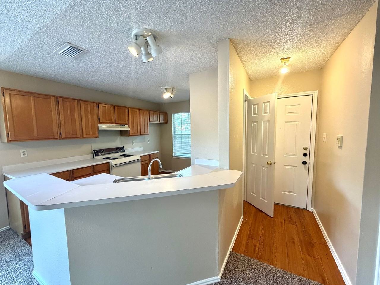 9221 Shadow Crest Dr - Photo 3 of 17