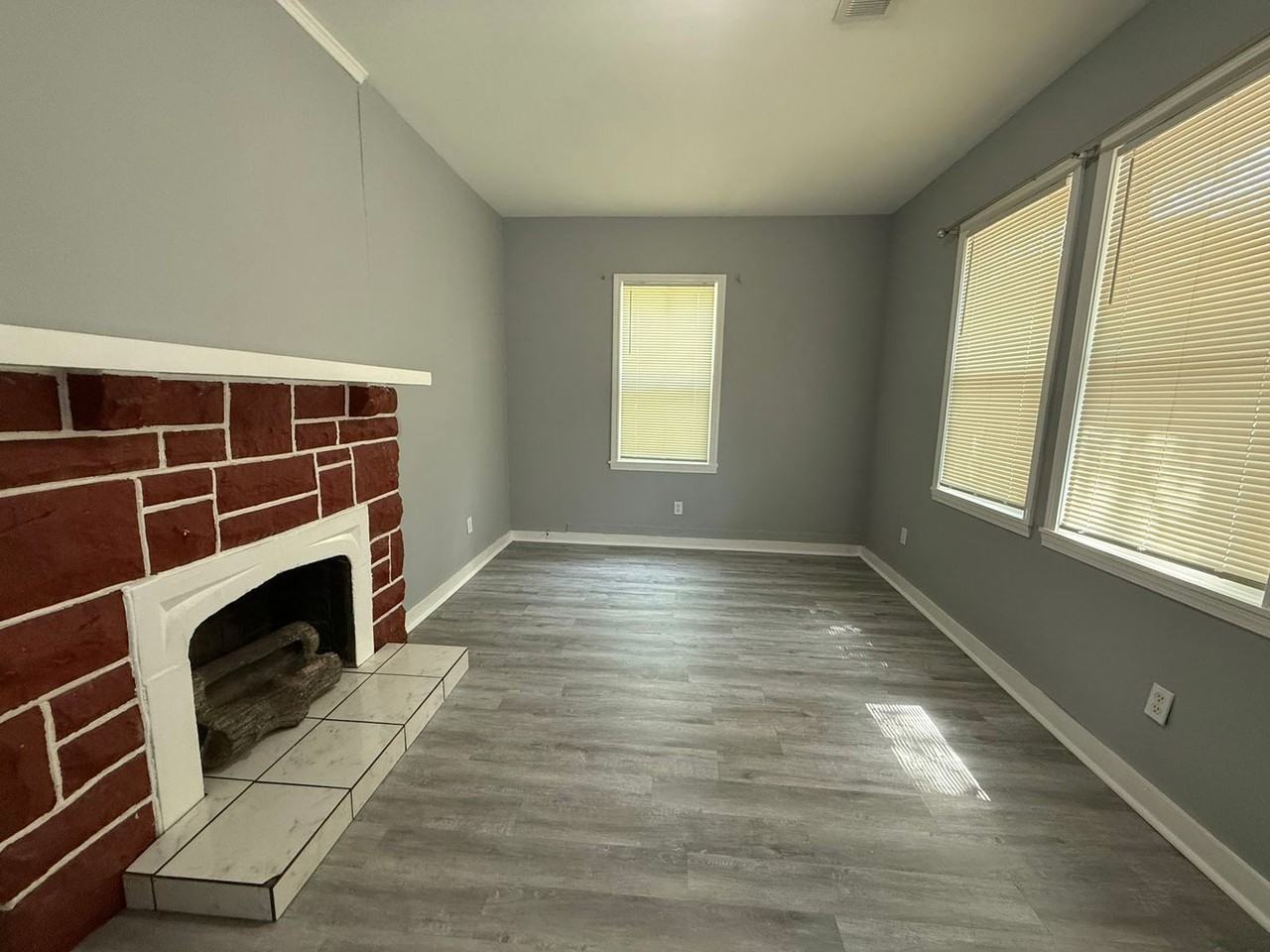3354 Spottswood Ave - Photo 2 of 16