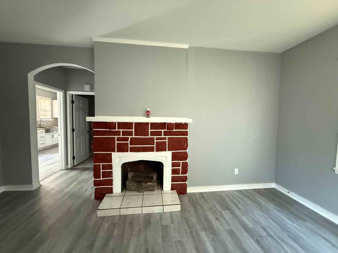 3354 Spottswood Ave - Photo 3 of 16