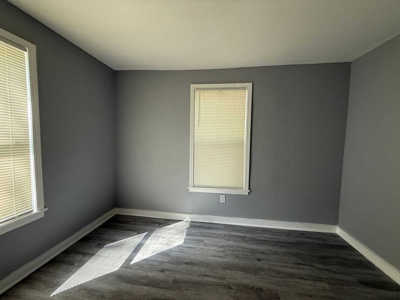 3354 Spottswood Ave - Photo 5 of 16