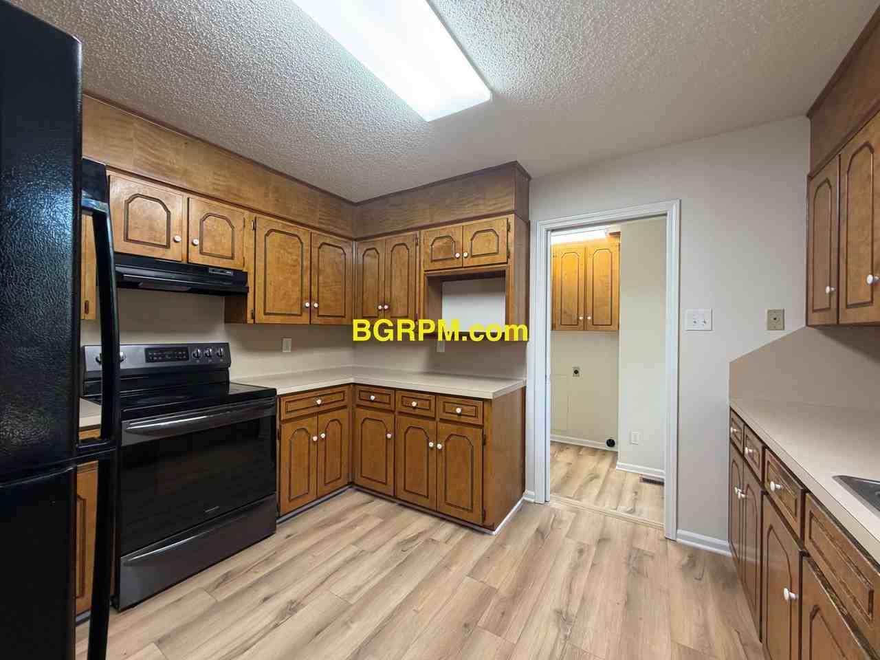 1325 Southeastern Ave - Photo 5 of 12
