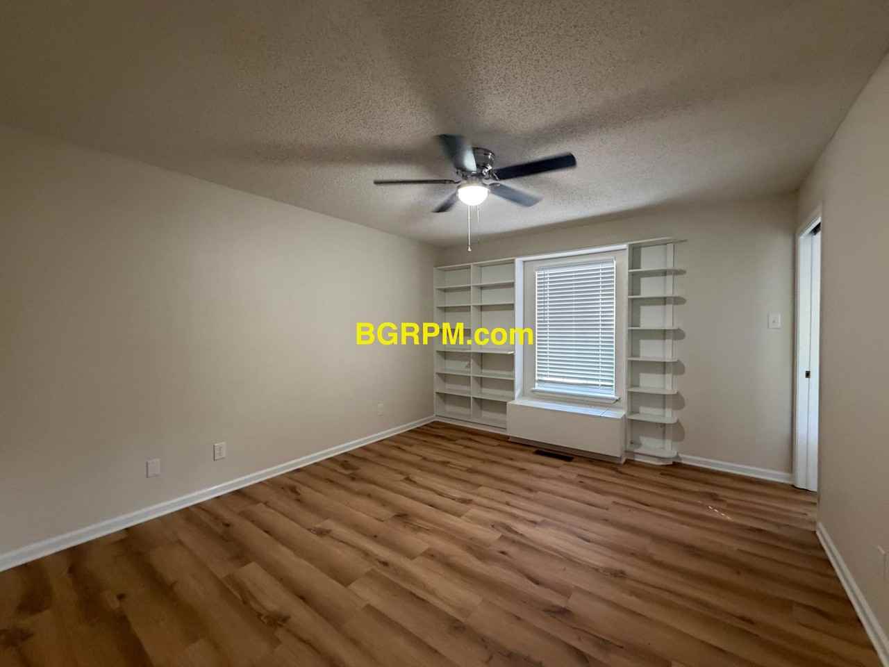 1325 Southeastern Ave - Photo 7 of 12