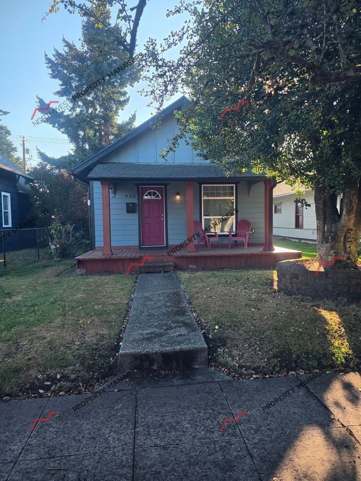 920 F St - Photo 2 of 16