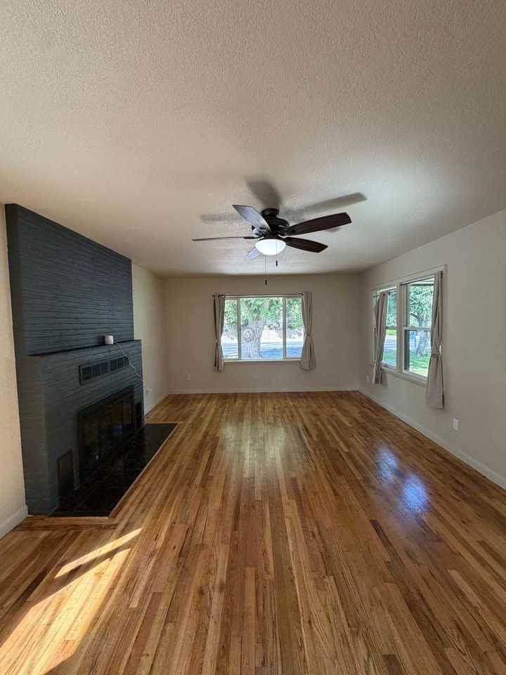 4225 Summers Ln - Photo 2 of 22