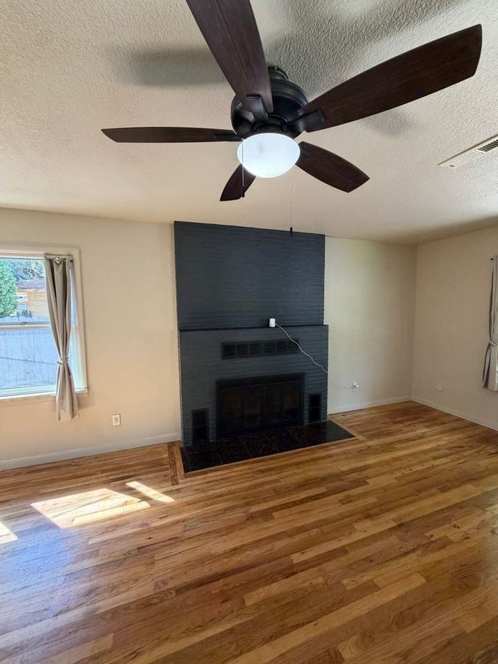 4225 Summers Ln - Photo 5 of 22
