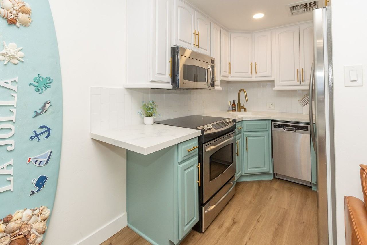 939 Coast Blvd Unit 3d #3D - Photo 4 of 29
