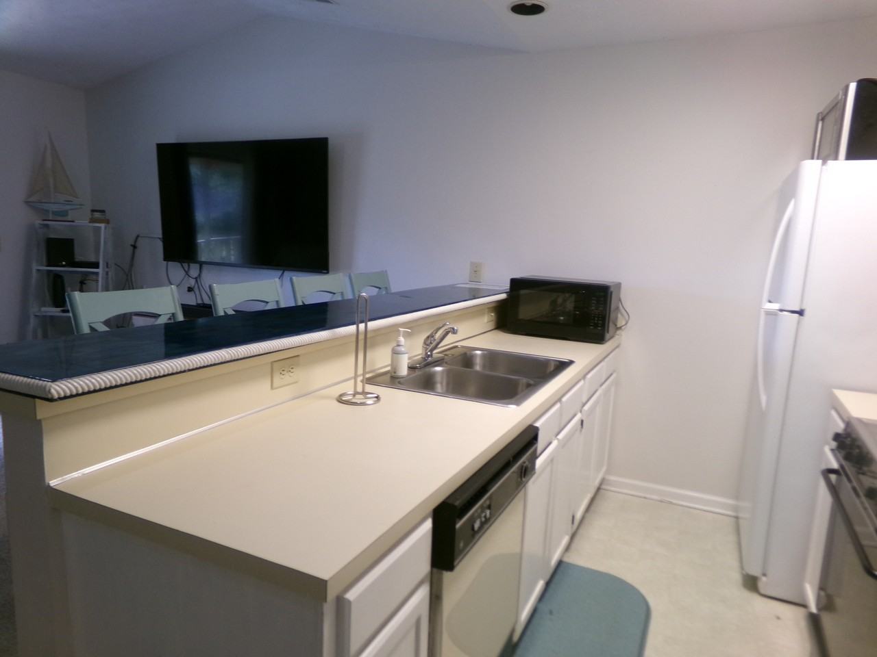 4262 Pinehurst Circle S-8 - 1 #1 - Photo 5 of 25
