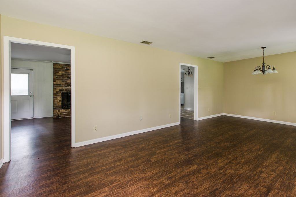 213 Cherokee Trl - Photo 3 of 10