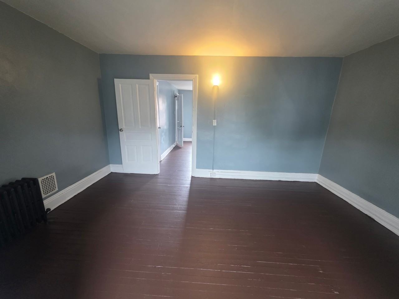 635 W Princess St 2nd Fl - Photo 2 of 10