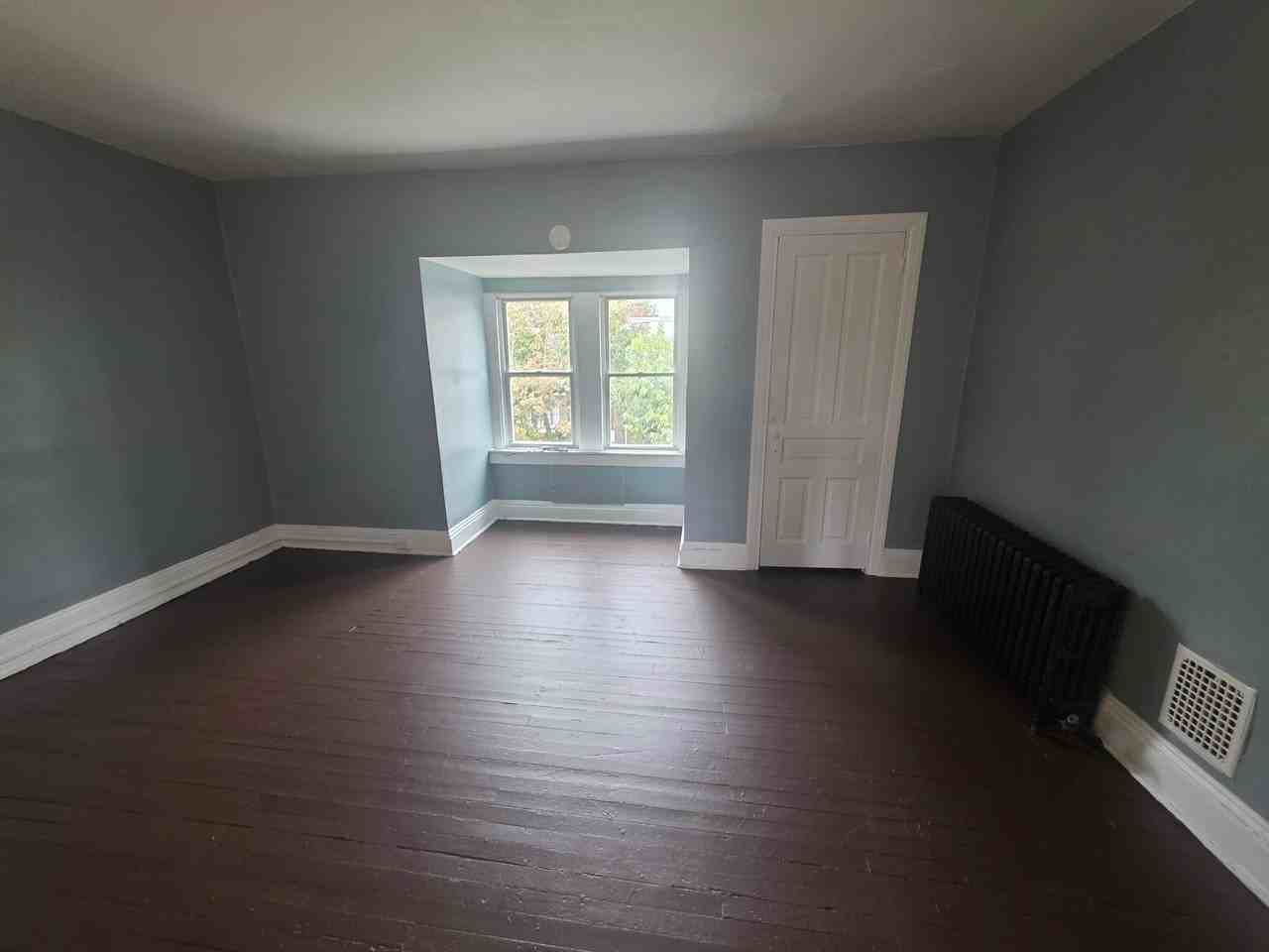 635 W Princess St 2nd Fl - Photo 3 of 10