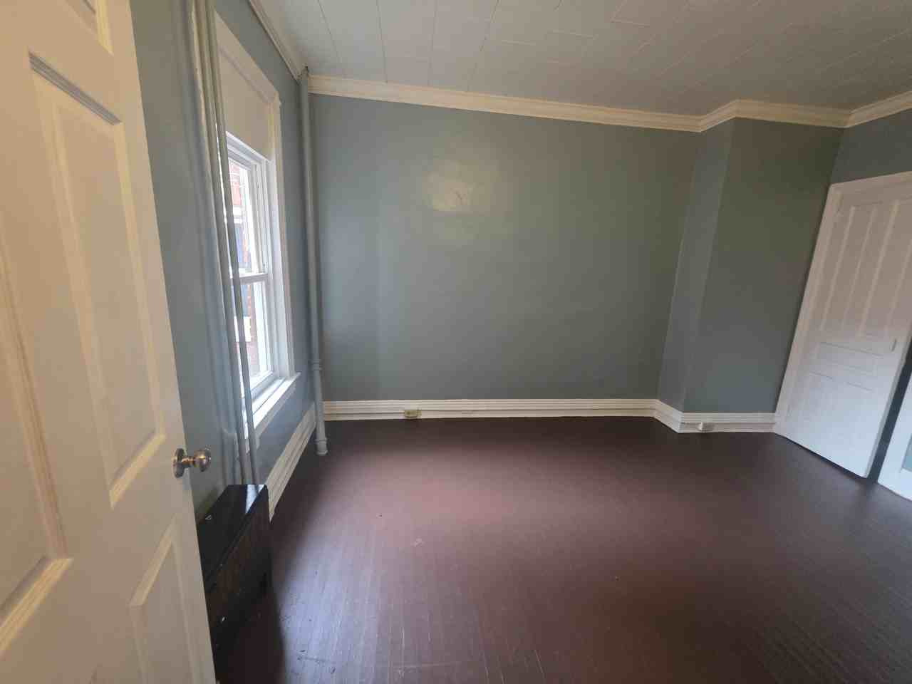 635 W Princess St 2nd Fl - Photo 5 of 10