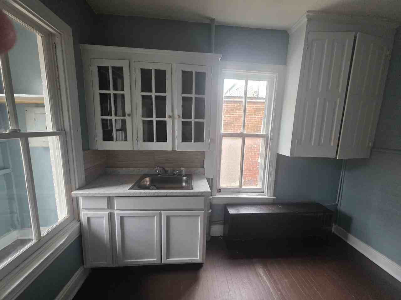 635 W Princess St 2nd Fl - Photo 7 of 10