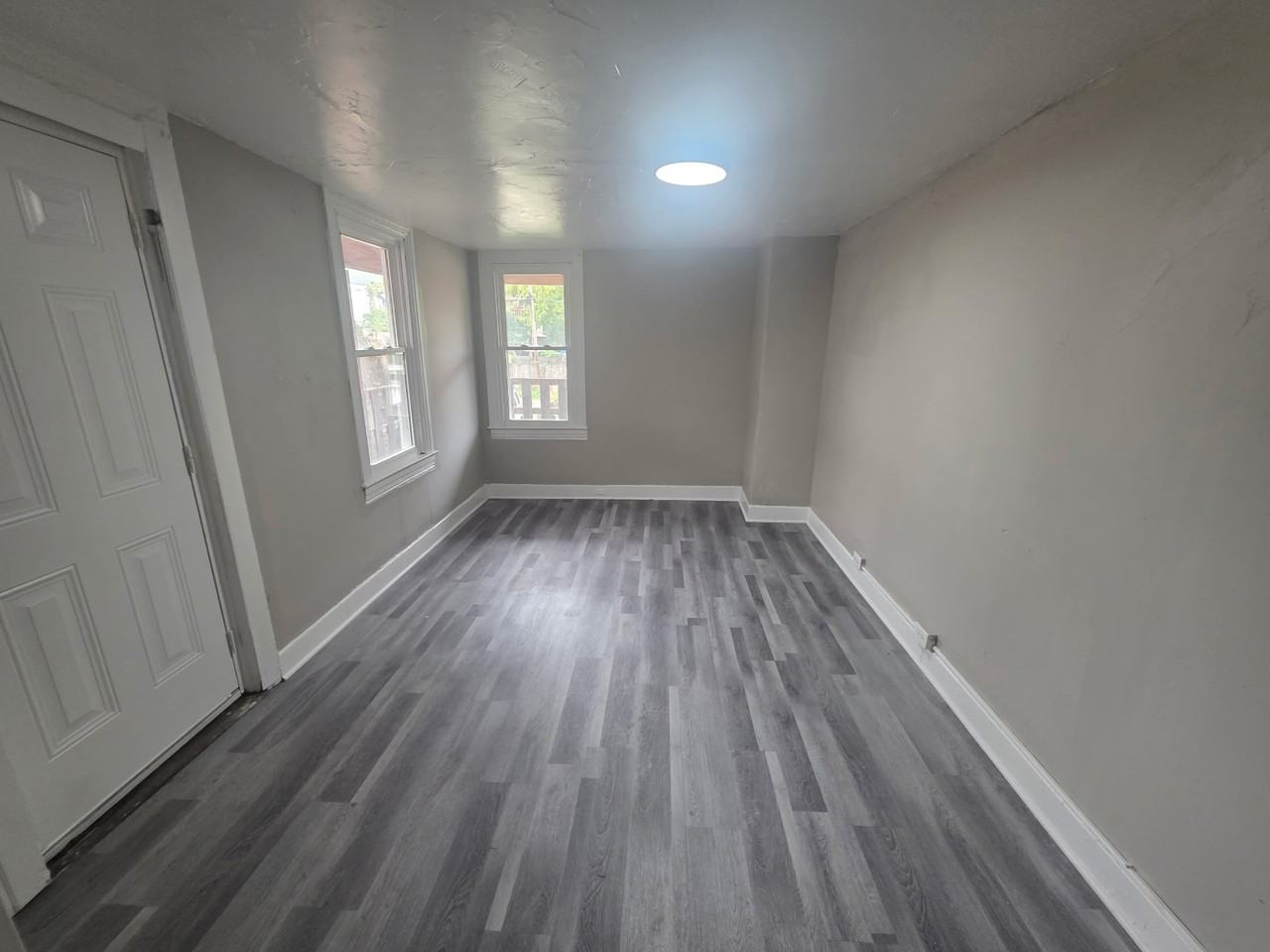 429 W Princess St #1 - Photo 4 of 9
