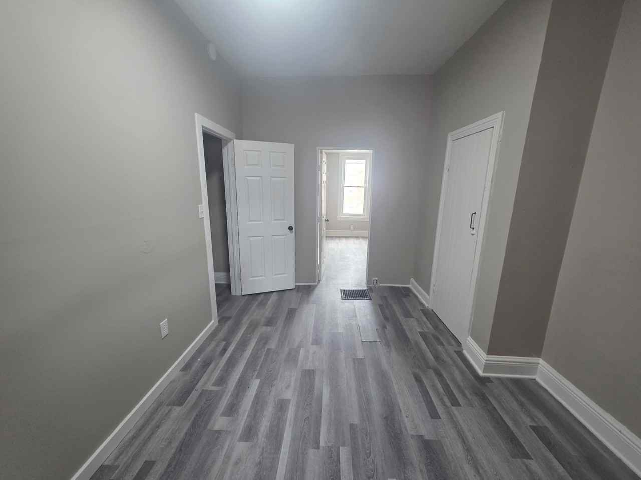 429 W Princess St #1 - Photo 5 of 9