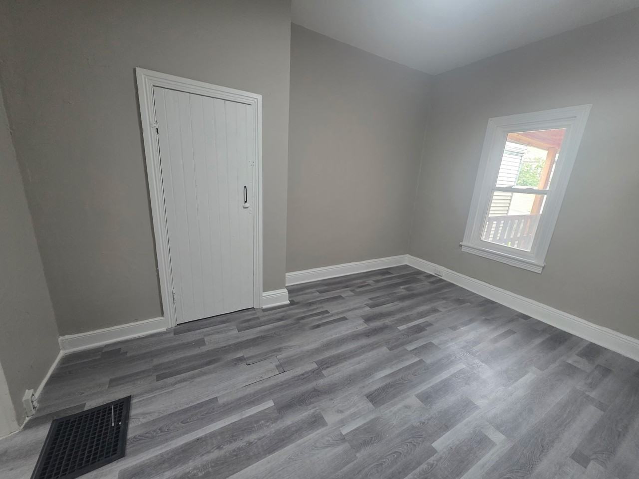 429 W Princess St #1 - Photo 6 of 9