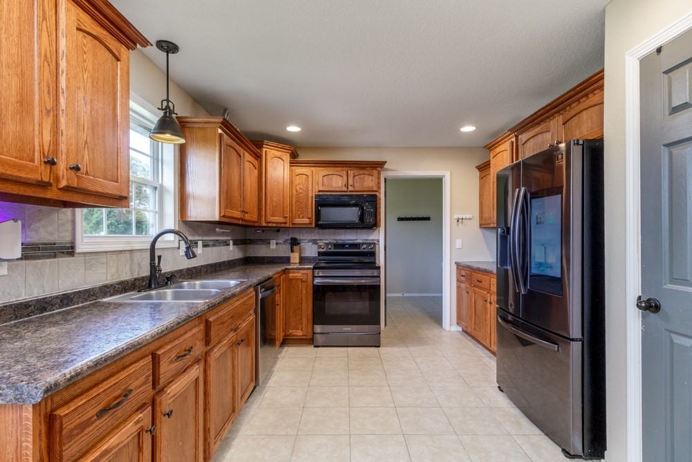 20485 Stagecoach Rd #1 - Photo 4 of 26