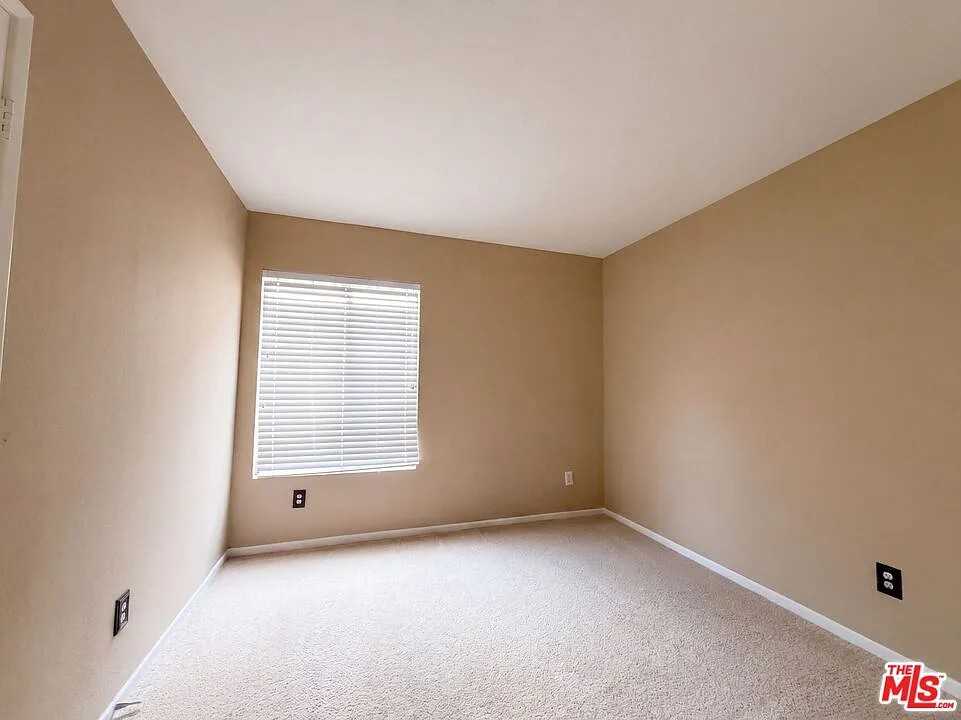 5539 West Avenue L 6 - Photo 3 of 7
